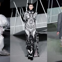 BST Thom Browne Thu Đông 23 kể chuyện trên sàn diễn nghệ thuật