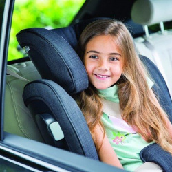 Những lưu ý khi trẻ em ngồi trên xe ô tô cha mẹ nên biết