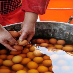 Du lịch Trung Quốc: Hoảng hồn với món trứng đồng nam ở Chiết Giang