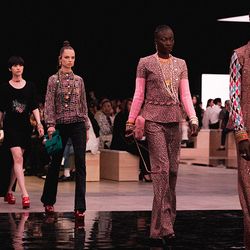 Ra mắt BST CHANEL Métiers d'Art 22/23 tại Tokyo Big Sight