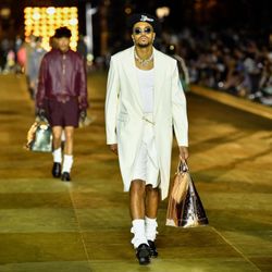 Louis Vuitton Menswear Xuân Hè 2024 tinh thần Pharrell Williams