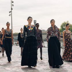 CHANEL Haute Couture Thu Đông 2023 tôn vinh vẻ đẹp thanh lịch, tinh tế