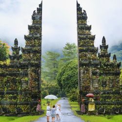 Khám phá tour du lịch Bali từ cổng trời Handara đến đền nước Ulun Dan