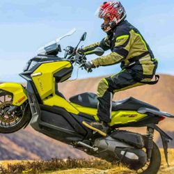 Mẫu xe tay ga Lifan KPV của Trung Quốc cạnh tranh Honda ADV 350
