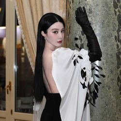 Phạm Băng Băng đổi mốt liên tục khi tới Tây Ban Nha làm giám khảo