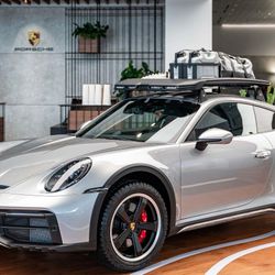 Chính thức ra mắt phiên bản giới hạn Porsche 911 Dakar tại Việt Nam