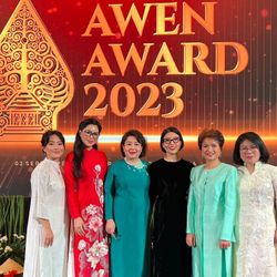 Bà Lê Hồng Thuỷ Tiên nhận giải Nữ doanh nhân ASEAN tại AWEN AWARD 2023