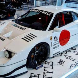 Siêu xe Ferrari F40 giá triệu đô khoác thêm gói độ đặc biệt