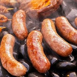 Lạp xưởng nướng đá - món ăn đang làm giới trẻ "mê mẩn" chứa bao nhiêu calo, ăn nhiều tiềm ẩn những nguy hại gì?