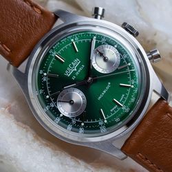 Đồng hồ Vulcain Chronograph phiên bản giới hạn màu xanh lá cây