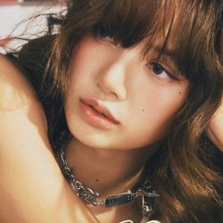 4 tips giúp bạn hóa “nàng thơ” ngọt ngào như Lisa (BLACKPINK) trong “Moonlit Floor”