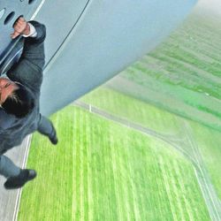 Tom Cruise đu máy bay mạo hiểm trong 'Nhiệm vụ bất khả thi 8'