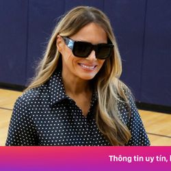 Vợ ông Trump mặc váy Dior cũ trong ngày bầu cử