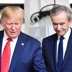 Mối quan hệ đặc biệt giữa Donald Trump và ông trùm hàng hiệu