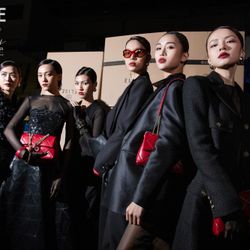 Cô gái “càn quét” sàn runway Tuần lễ Thời trang Quốc tế Việt Nam - Minh Anh là ai?
