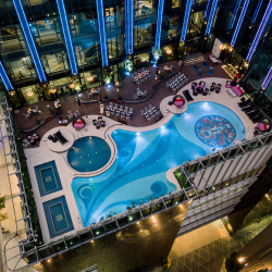 Tận hưởng tiệc hải sản xa hoa vào chủ nhật hàng tuần ngay tại The Reverie Saigon