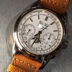 Cận cảnh đồng hồ Patek Philippe Perpetual Calendar Chronograph 5970G Vàng trắng