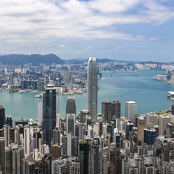 Hong Kong tiếp tục chiếm danh hiệu thành phố đắt đỏ nhất thế giới