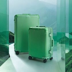 Rimowa & sắc xanh Emerald cho phiên bản màu mới của dòng vali nhôm cao cấp