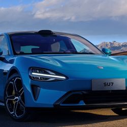 Lần đầu tiên làm ô tô điện, Xiaomi tự tin "gạt giò" được cả Porsche Taycan với coupe 4 cửa điện SU7
