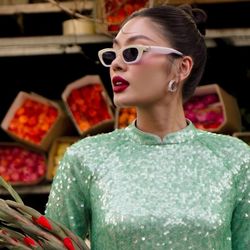 Tìm ra những mẫu áo dài “bling bling” hot nhất Tết này, khiến loạt mỹ nhân Vbiz đụng hàng tới tấp