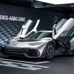 “Siêu phẩm” Mercedes-AMG One đầu tiên lên sàn xe cũ