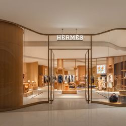 Hermès đạt doanh thu 13,4 tỷ euro năm 2023