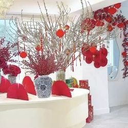 Biệt thự ngập sắc Tết của Hoa hậu Phạm Hương ở trời Tây