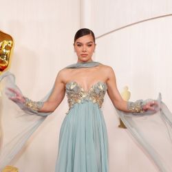 Trực tiếp thảm đỏ Oscar 2024: Zendaya chặt chém nàng “Juliet” bốc lửa, Ariana Grande chơi trội đối lập Margot Robbie