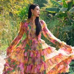Hà Kiều Anh diện váy họa tiết rực rỡ, khoe nhan sắc trẻ trung tuổi U50