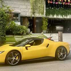 Siêu xe Ferrari 296 GTB rao bán 23 tỷ đỗ cổng nhà Cường Đô la