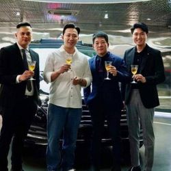Vợ chồng Trấn Thành và Hari Won chi chục tỷ đồng sắm xe