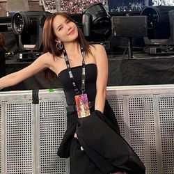 Sao Việt mặc gì đi xem show Taylor Swift