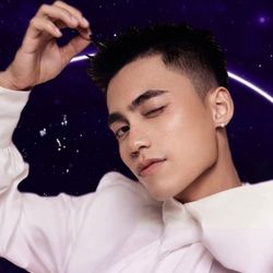 “Đoá hồng gai” Phương Thanh giấu đi sự mạnh mẽ để nữ tính hơn ở tuổi U50