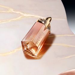 Mugler Alien Goddess Supra Florale - hiện thân của một bông hoa phi thường