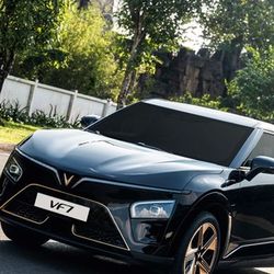 VinFast VF 7 không thua xe sang về vận hành và công nghệ an toàn
