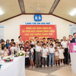 Ông Johnathan Hạnh Nguyễn tặng 1 tỷ đồng cho Quỹ Bảo trợ Trẻ em Việt Nam trong lễ phát động tháng hành động vì trẻ em 2024