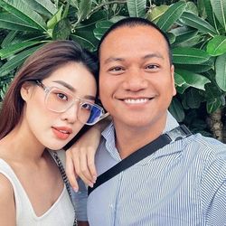 Hoa hậu Khánh Vân khoe visual qua cam thường, "flex" nhẫn cưới với chồng hơn 17 tuổi