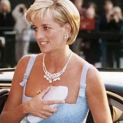Bí mật đằng sau 8 chiếc túi xách yêu thích của Công nương Diana