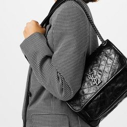 Giới trẻ Trung Quốc cuồng túi Gucci, giày Maison Margiela