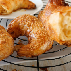 Cả thế giới phát sốt với trào lưu làm bánh Croissant bằng bánh tráng Việt Nam