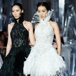Chung Thanh Phong hiện thực hóa giấc mơ thời trang với 80 thiết kế Haute Couture limited