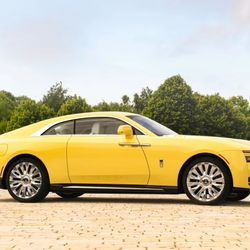 Rolls-Royce Spectre Semaphore sở hữu phối màu độc nhất thế giới