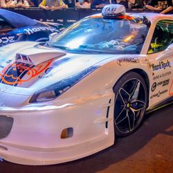 4 xe khủng hút view nhất Gumball 3000: Đính kim cương, có chiếc dùng băng dính cố định bodykit