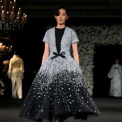Richard Quinn RTW SS25: Công trình đồ sộ của những chiếc váy cưới cao cấp