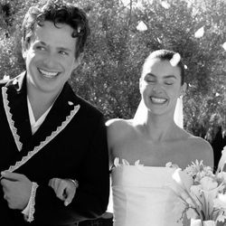 Lời hứa “Us, Forever” trong trang phục cưới của Charlie Puth và Brooke Sansone
