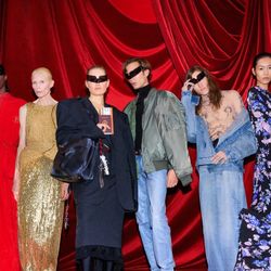 Balenciaga dẫn đầu cuộc cách mạng thời trang bền vững với chất liệu vải lên men
