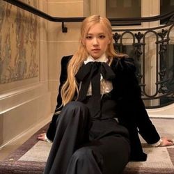 Rosé diện đồ xuyên thấu đúng là đỉnh cao của sự tinh tế