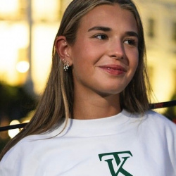 Cháu nội ông Trump bị chỉ trích vì quảng cáo áo golf ở Nhà Trắng