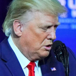 Tổng thống Trump quảng cáo đồng hồ Trung Quốc
